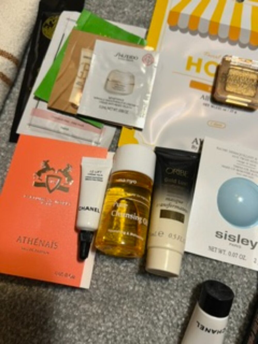 NWT 40+ Piece Luxury Sample Beauty Bundle inc. Diptyque, Sisley, Chanel, YSL - Picture 2 of 7